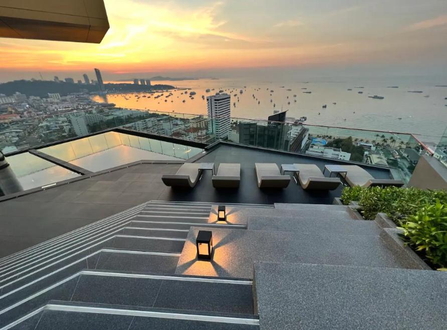 The Edge Central Pattaya Seaview With Infinity Pool & Free Netflix Bagian luar foto