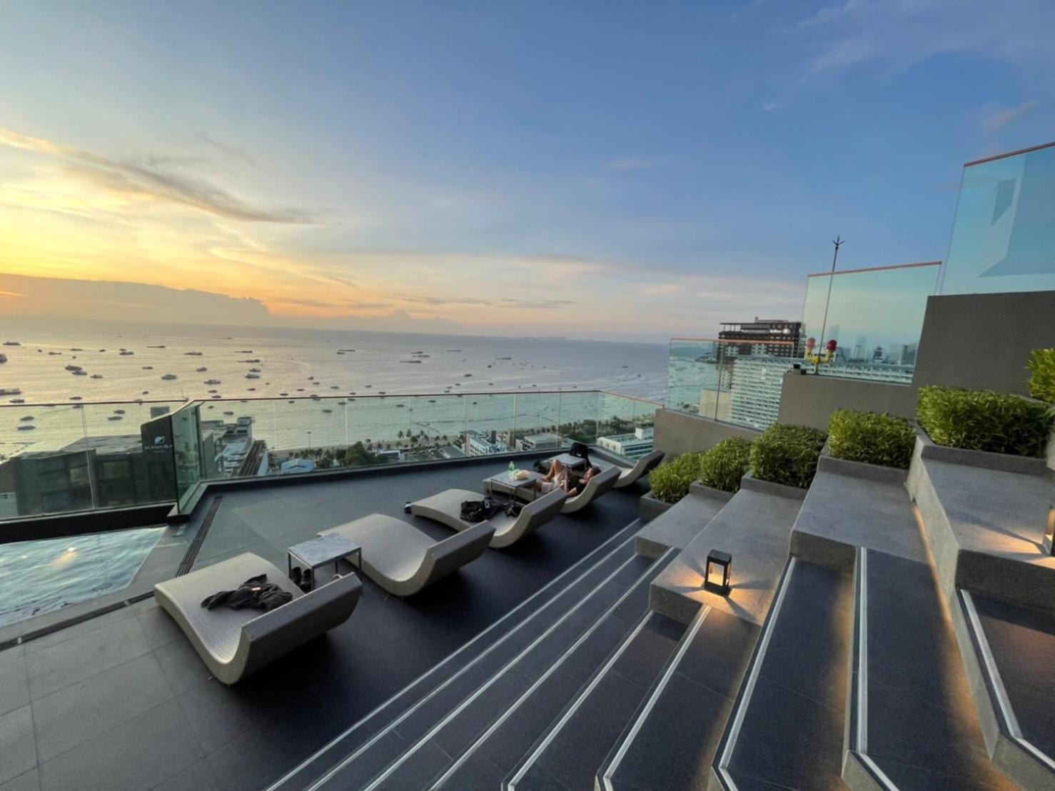 The Edge Central Pattaya Seaview With Infinity Pool & Free Netflix Bagian luar foto